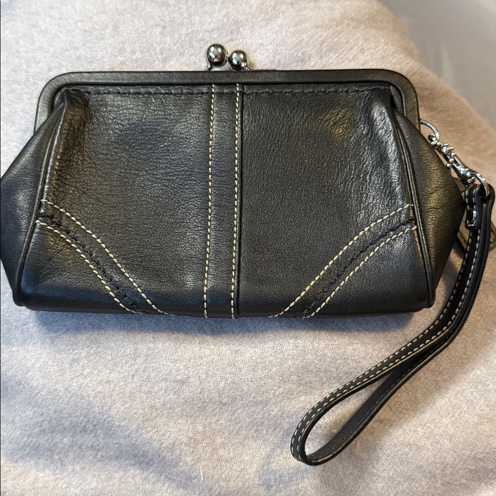 Coach Legacy Black Leather Kisslock Frame Wristlet (2000s Vintage)